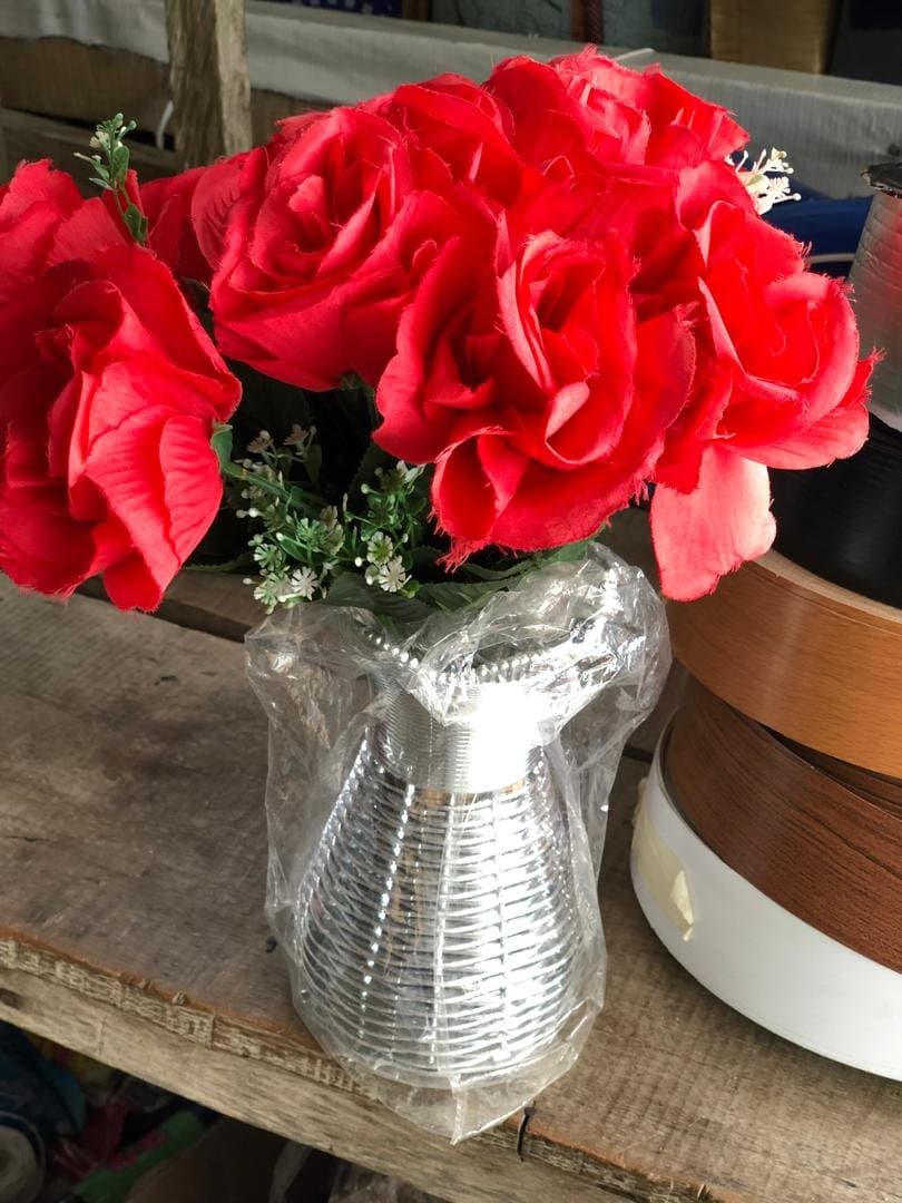 red flowewr vase.