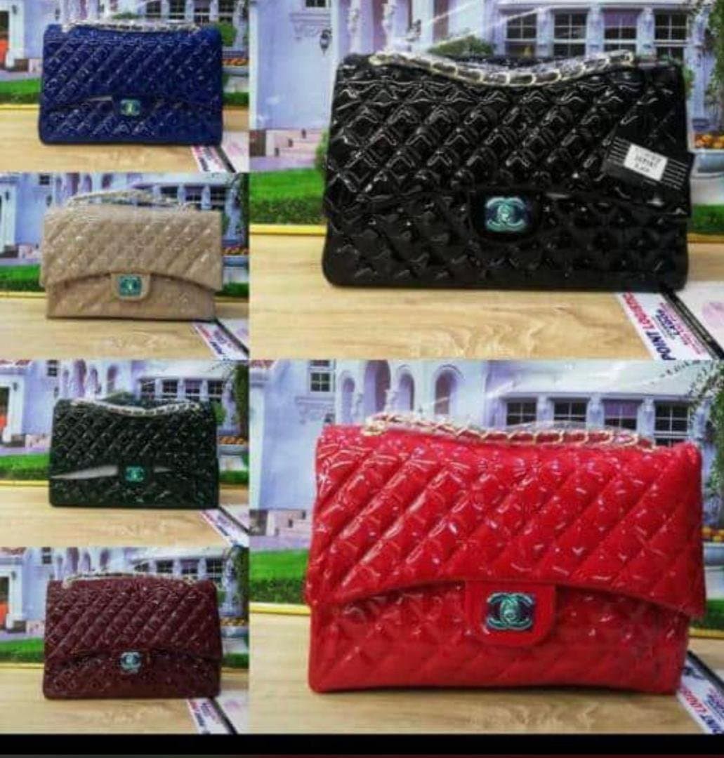 FASHION SHOULDER BAG.